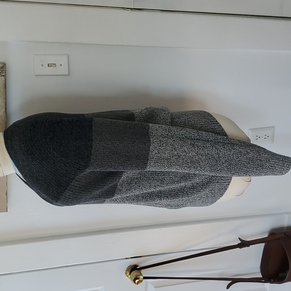 Oversize Sweater - Picture 2 of 3